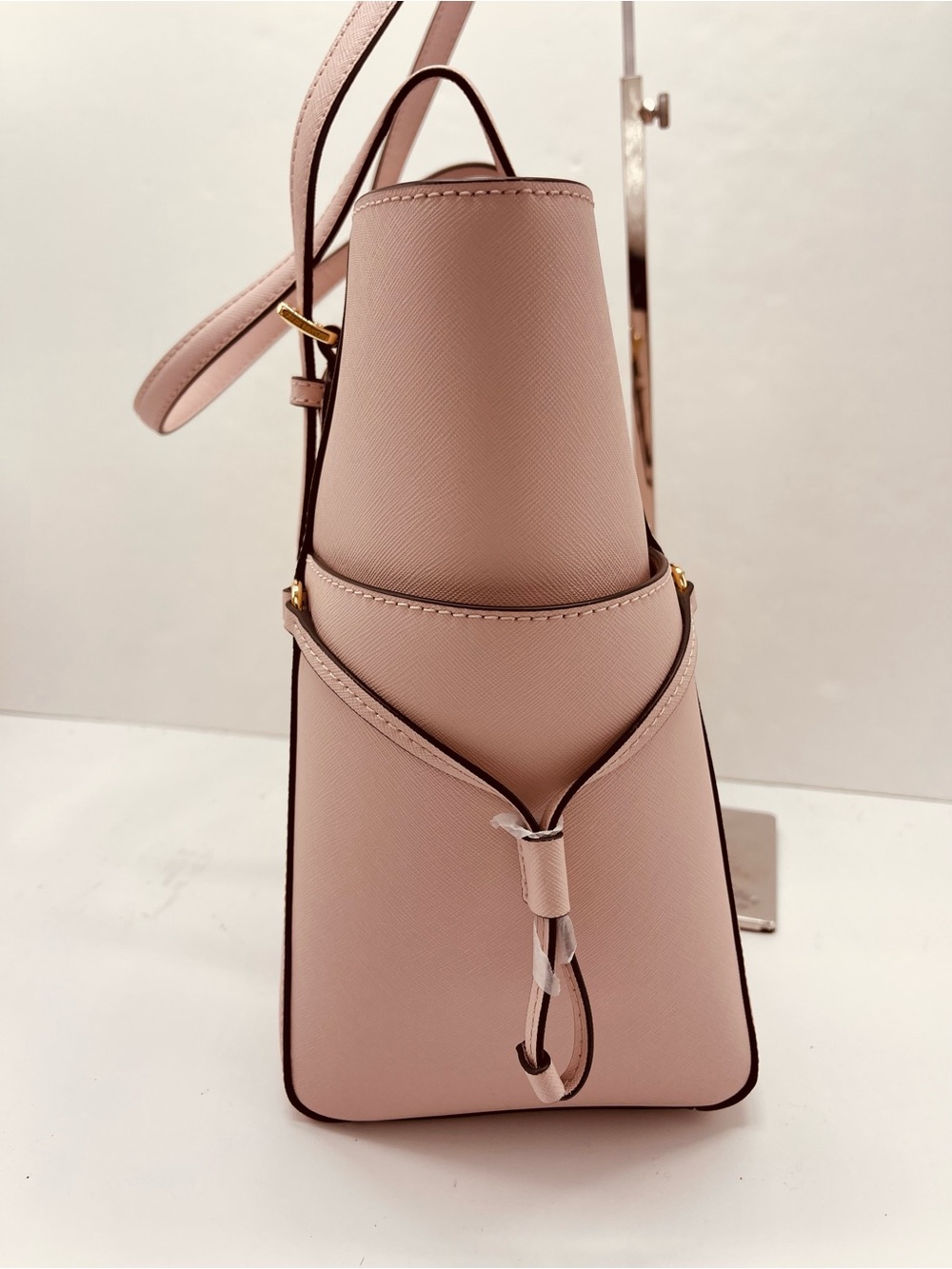 NWT Michael Kors Voyager Lg Saffiano Leather Shoulder EW Tote 
Powder Blush - Picture 7 of 16